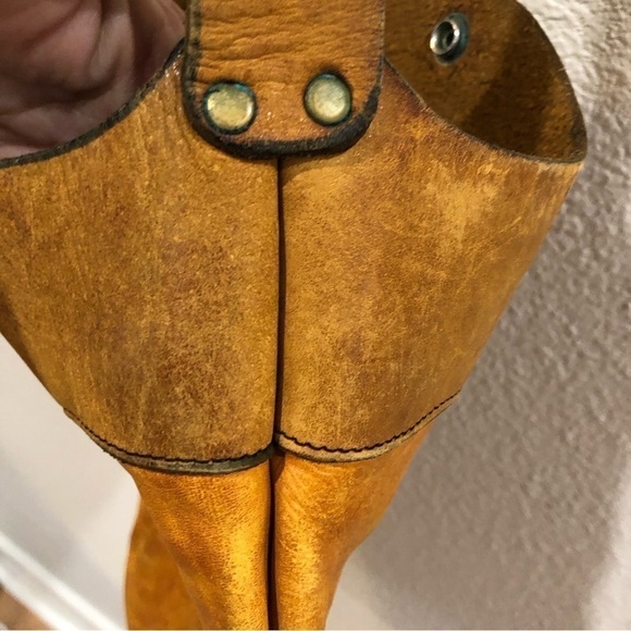 Vintage, possibly hand made,rustic tooled leather pouch with shoulder strap. - Picture 7 of 11